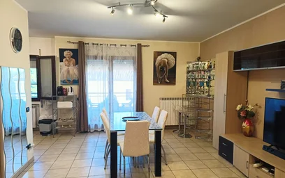 W pełni umeblowane mieszkanie w {area}