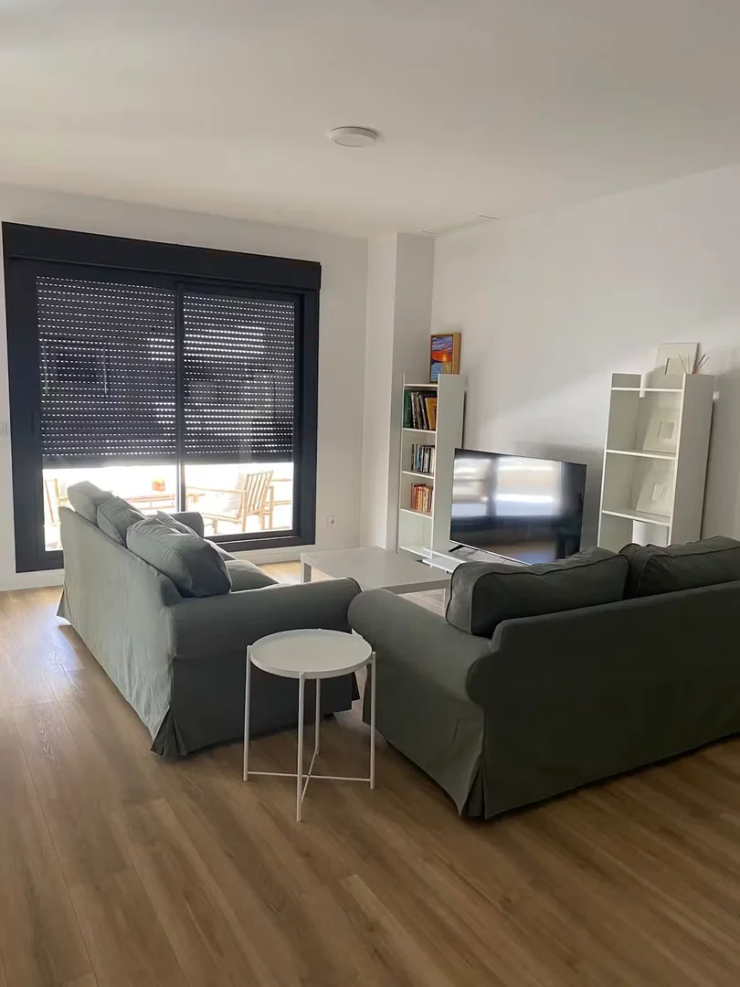 Zimmer in Studentenwohnung in zu vermieten, voll möbliert