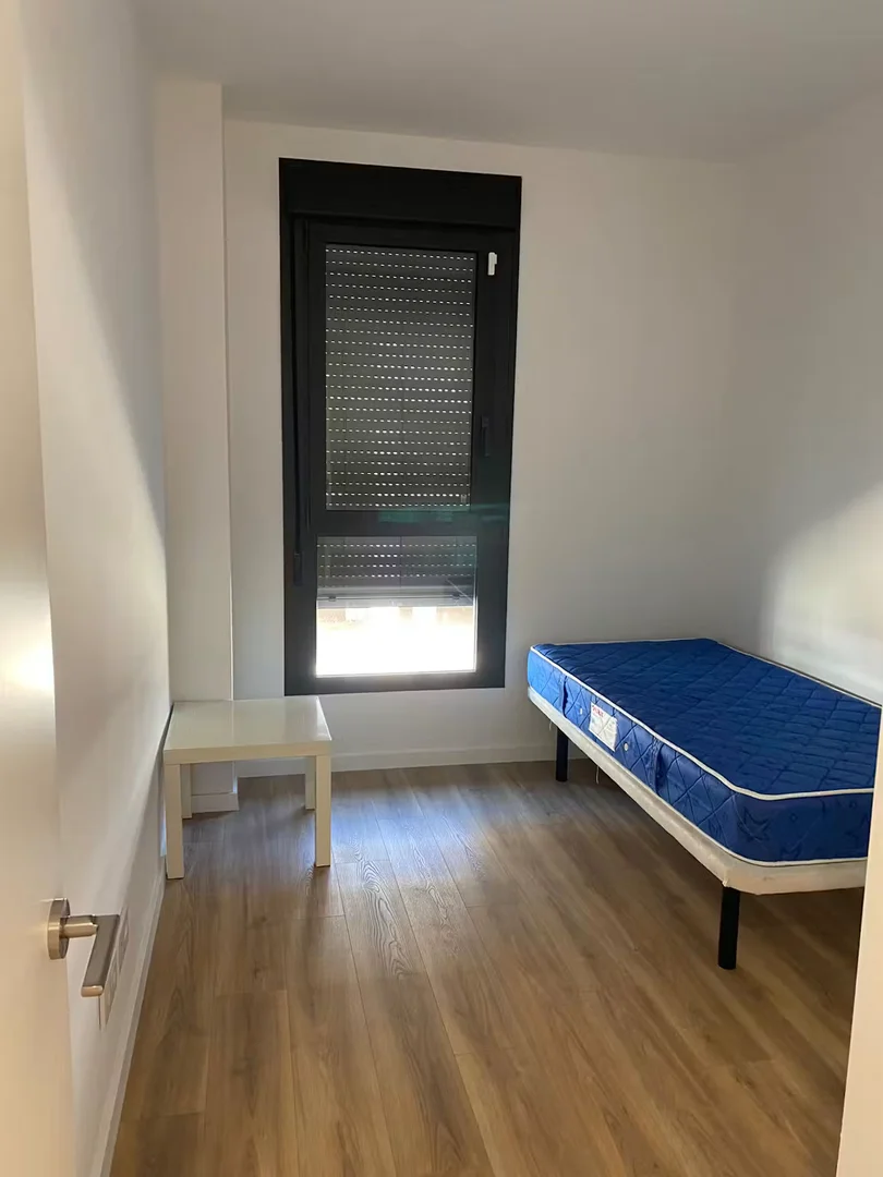 Bezahlbares Zimmer für Studenten mit ausreichender Beleuchtung in
