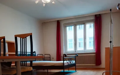 Bright private room in {area}