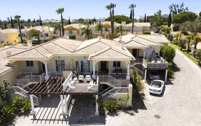 {area} içinde 3 yatak odalı konaklama