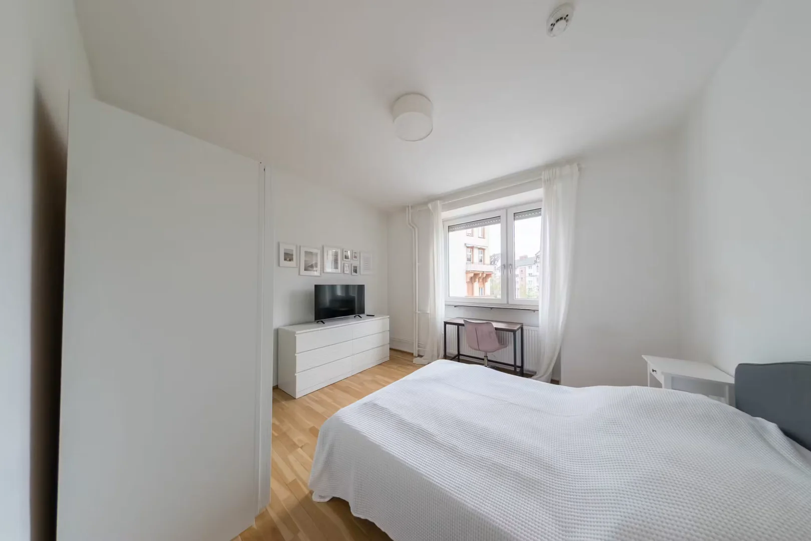 Quarto amigo do estudante em com comodidades modernas