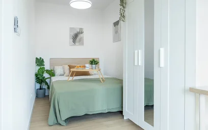 Zimmer mit Doppelbett zu vermieten {area}