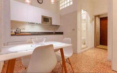 Logement avec 3 chambres à {area}
