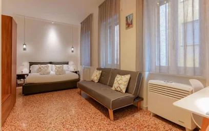 Dairenin tamamı konumu Via Farini, Santo Stefano, 5 10 görüntüsü