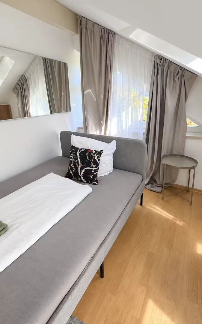 Cozy room for students available in 