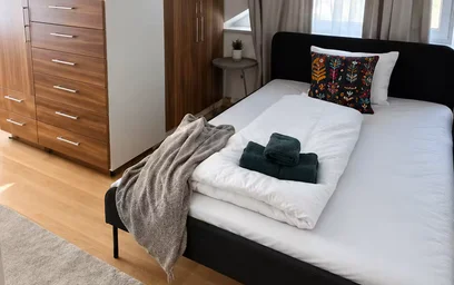 Cheap private room in {area}