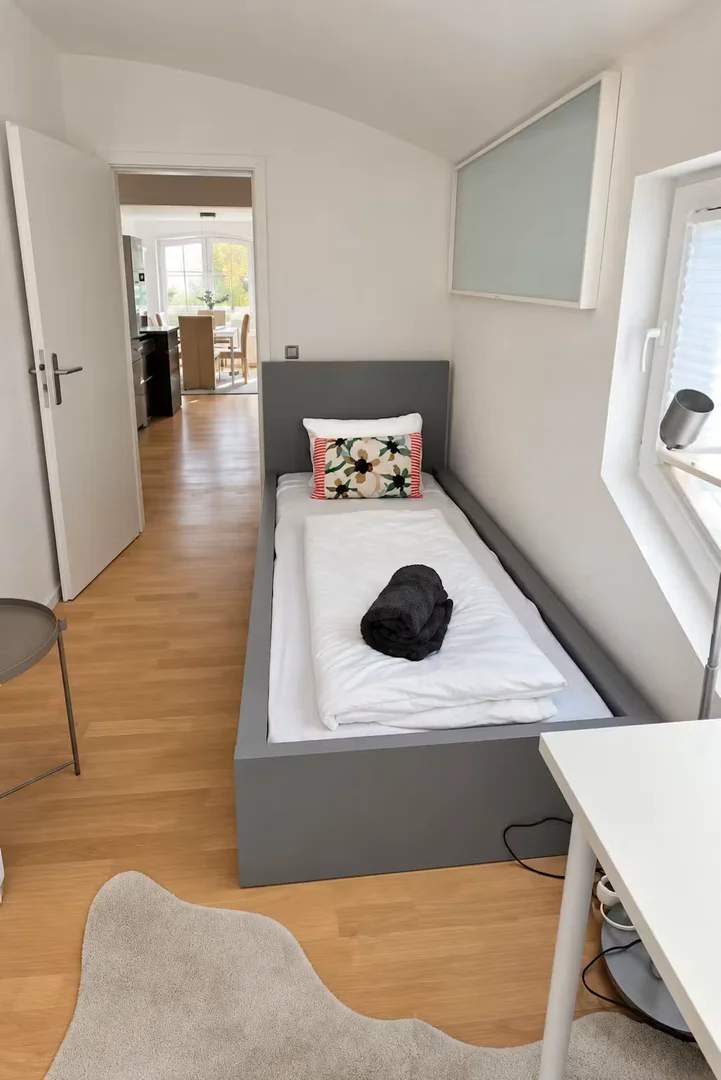 'de öğrenci dairesinde, tamamen mobilyalı kiralık oda