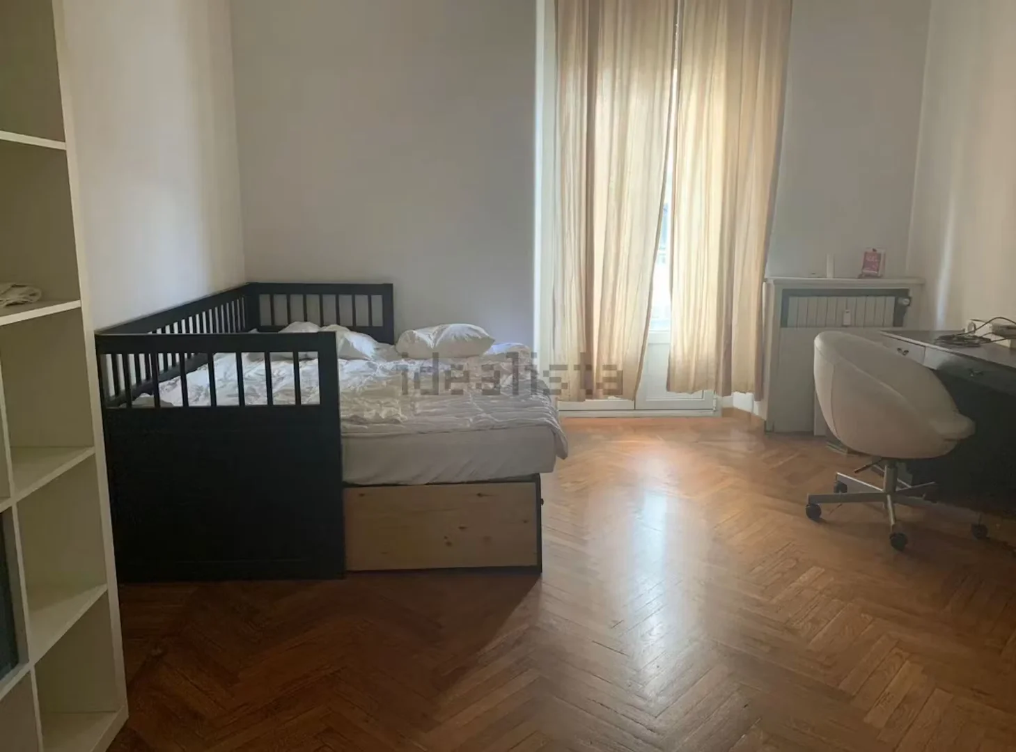 Quarto para alugar em apartamento de estudantes em , totalmente mobilado