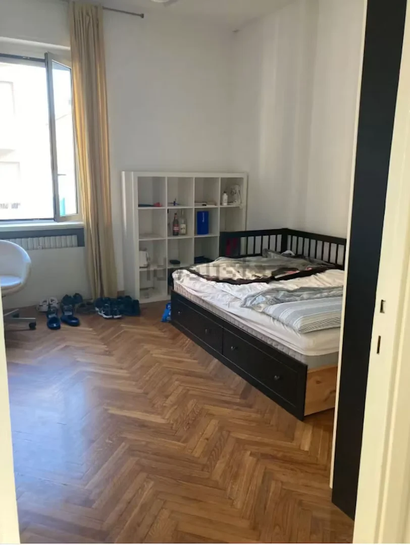 Quarto para alugar em apartamento de estudantes em , totalmente mobilado