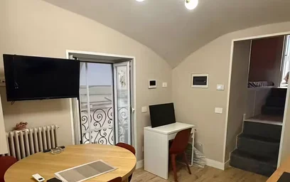 Entire apartment at Via Pietro Trinchera, San Lorenzo, image 2 of 10