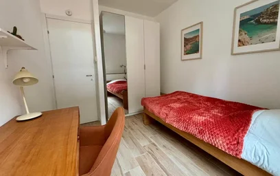 Quarto para alugar ao mês em {area}