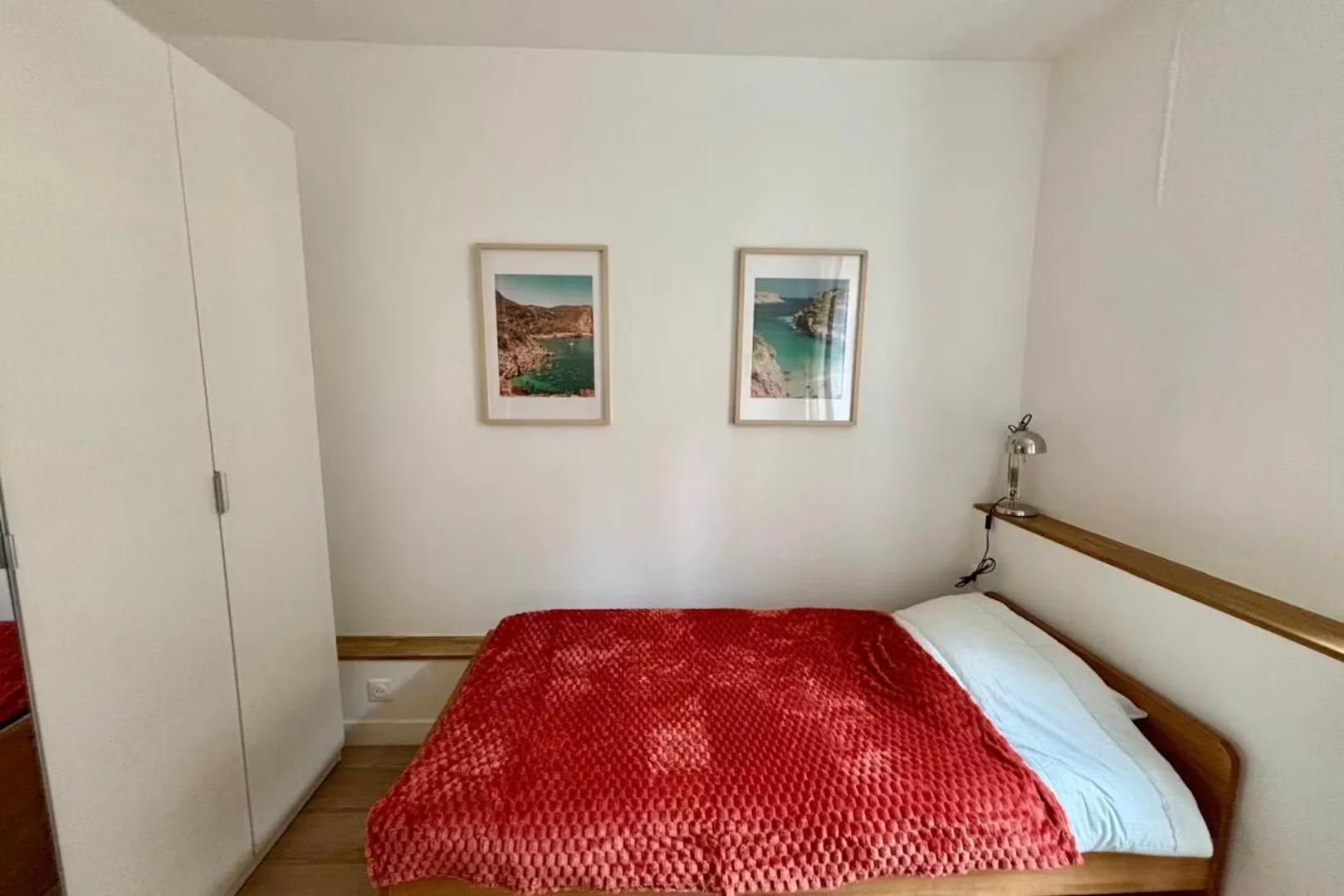 Quarto de estudante económico perto do campus em 