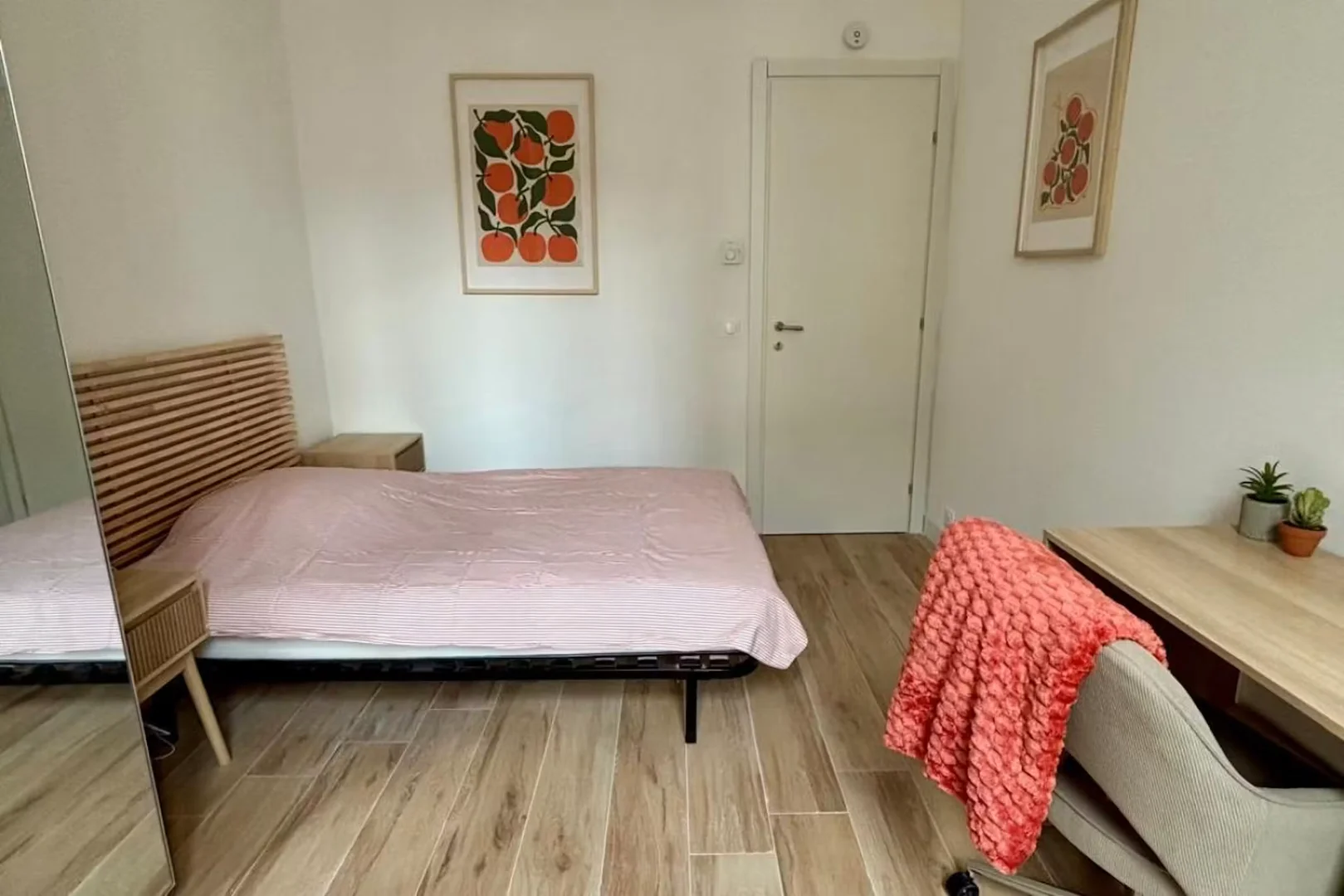 Quarto de estudante económico com localização conveniente em 
