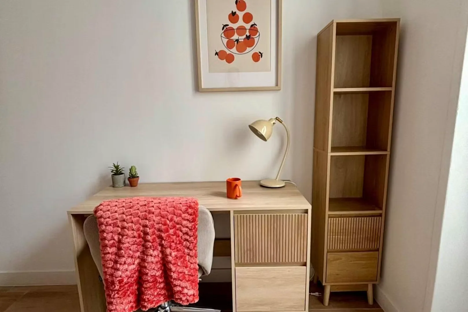 Quarto de estudante económico com localização conveniente em 