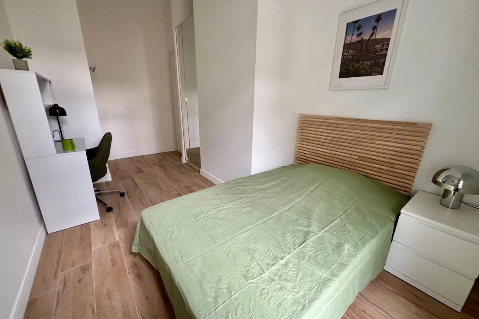 Niedrogi pokój studencki blisko kampusu w 