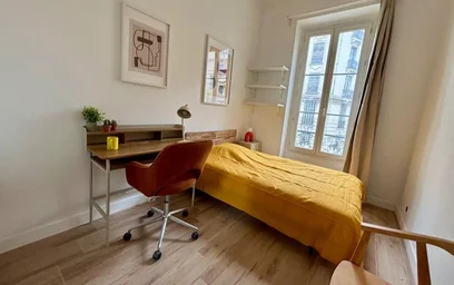 Quarto privado em Rue Châteauneuf, Gambetta, imagem 3 de 10
