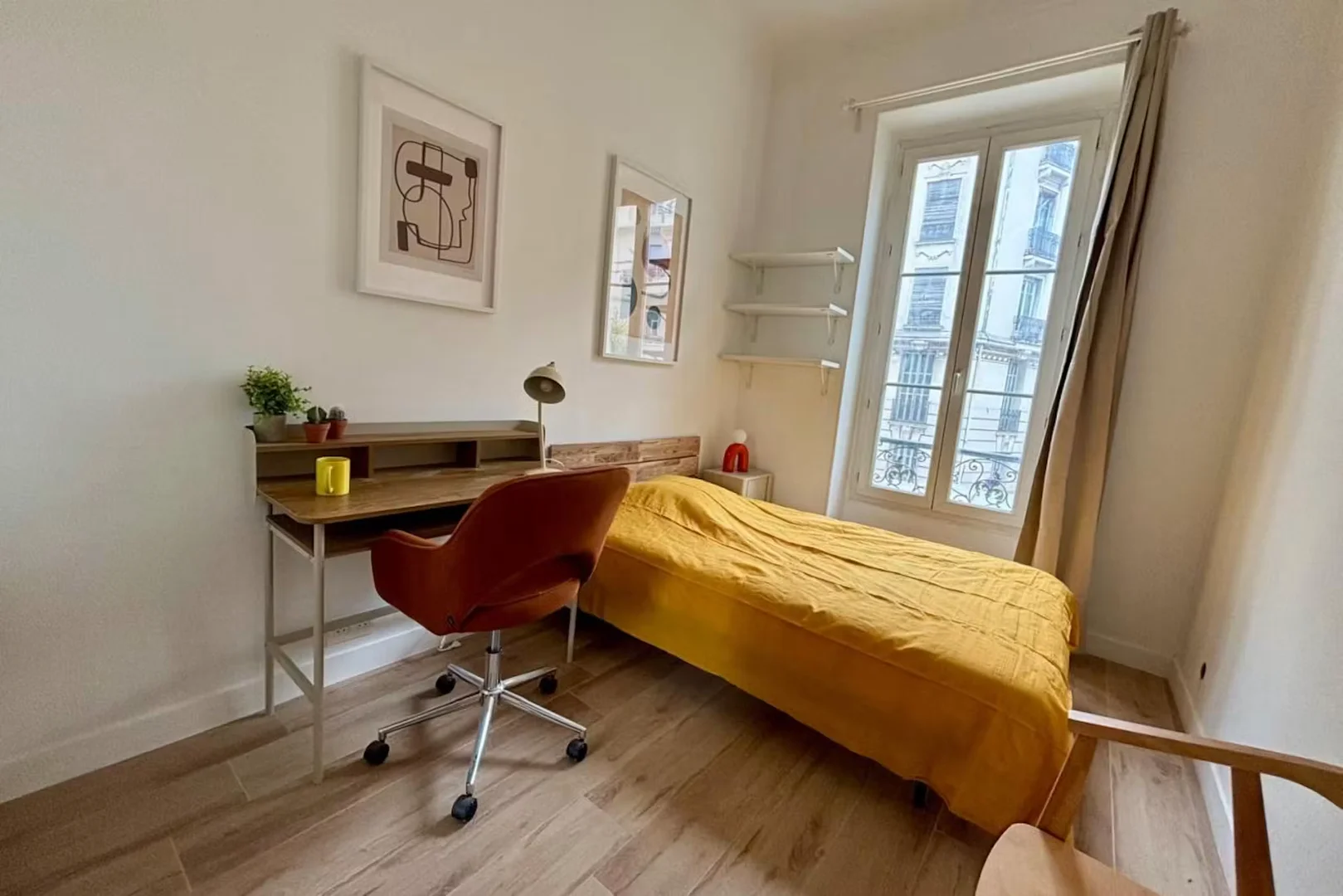 Quarto de estudante económico perto do campus em