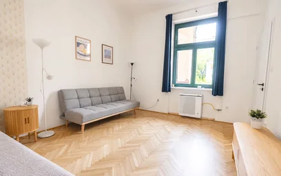 {area} de tamamen mobilyalı daire