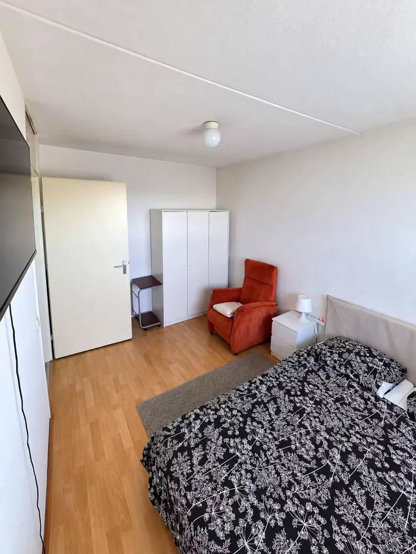 Habitación acogedora para estudiantes disponible en 