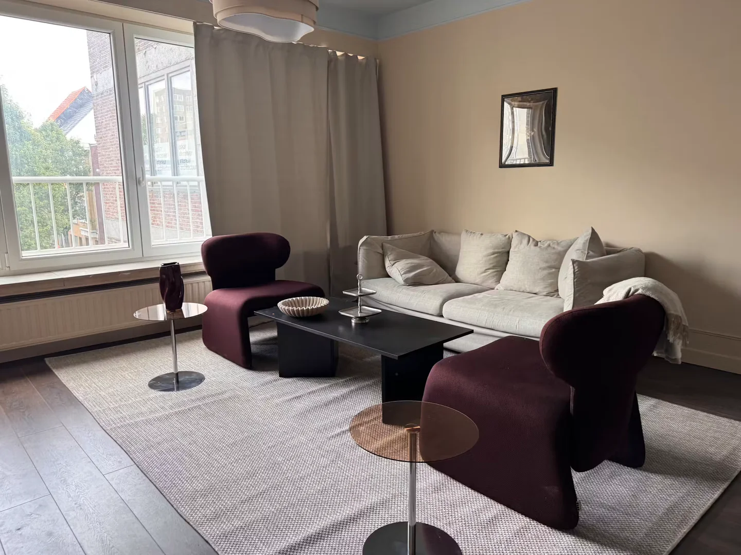 Quarto de estudante confortável e espaçoso em