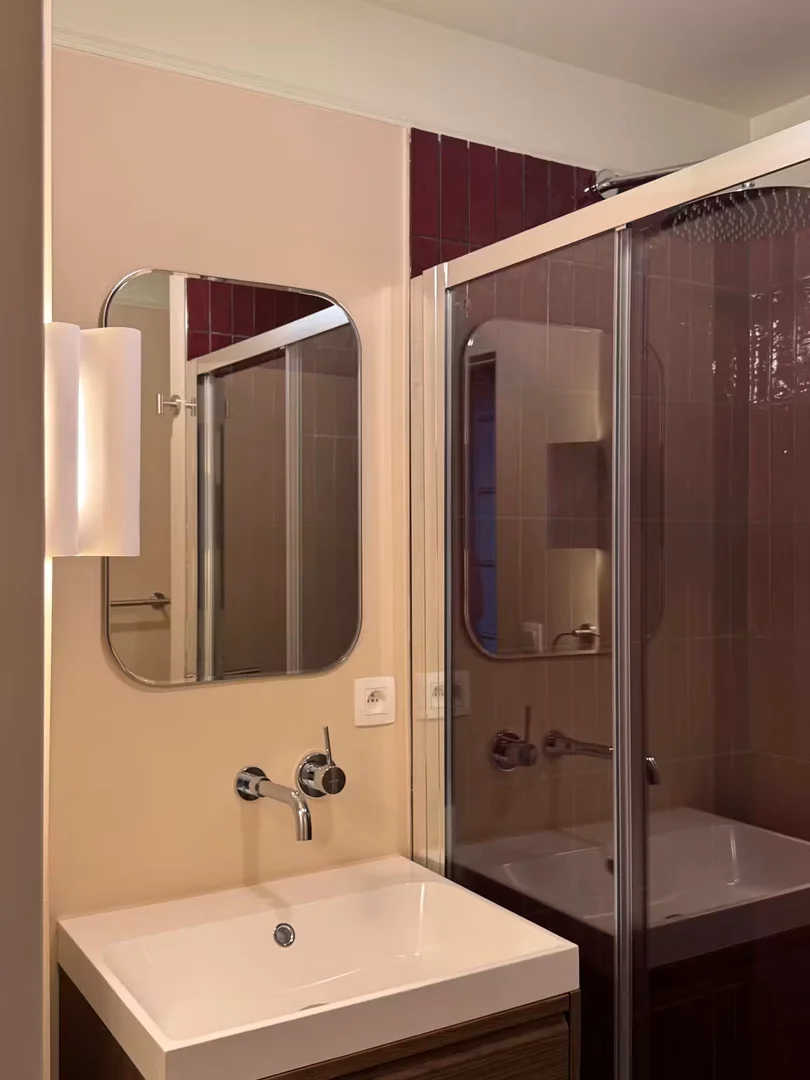 Quarto acolhedor para estudantes disponível em