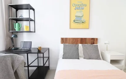 Quarto para alugar ao mês em {area}
