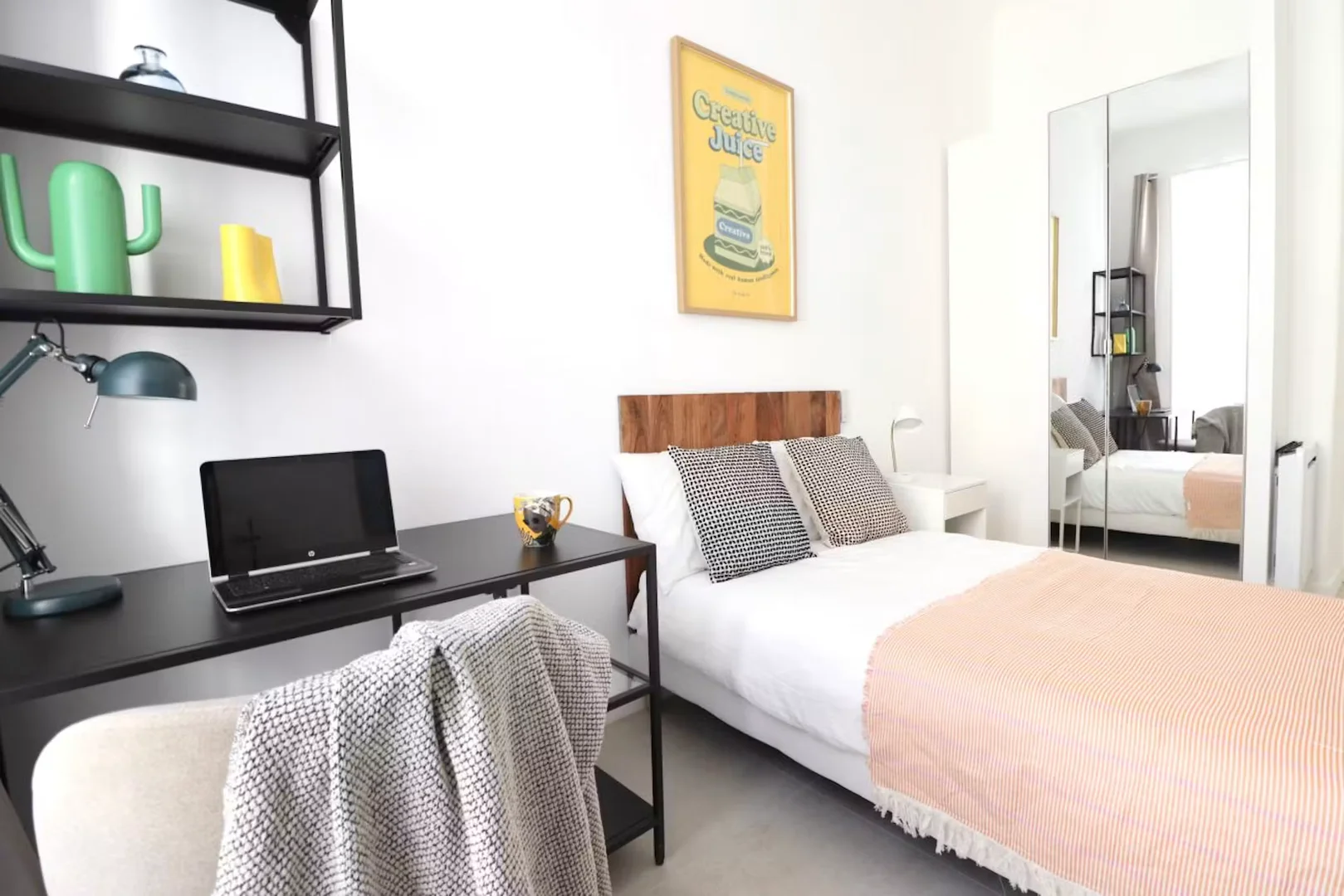 Quarto para alugar em apartamento de estudantes em , totalmente mobilado