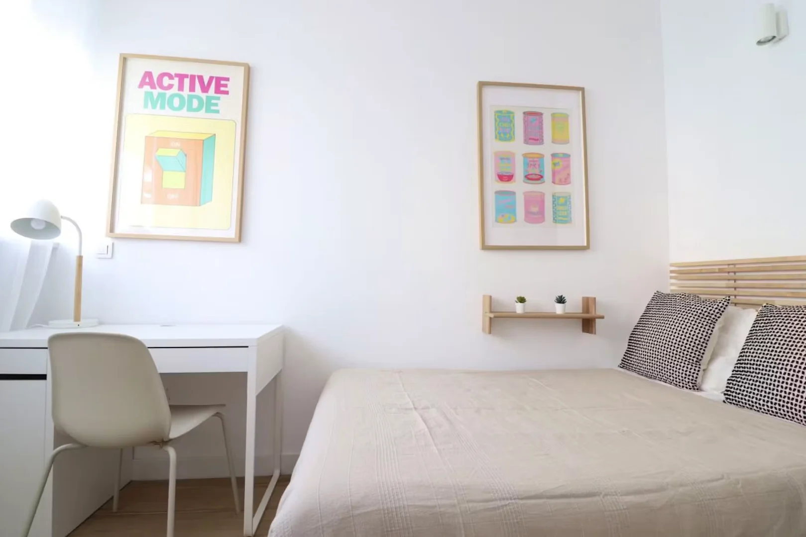 Quarto de estudante confortável e espaçoso em 