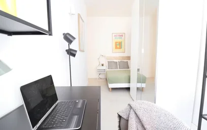 Quarto barato em {area}