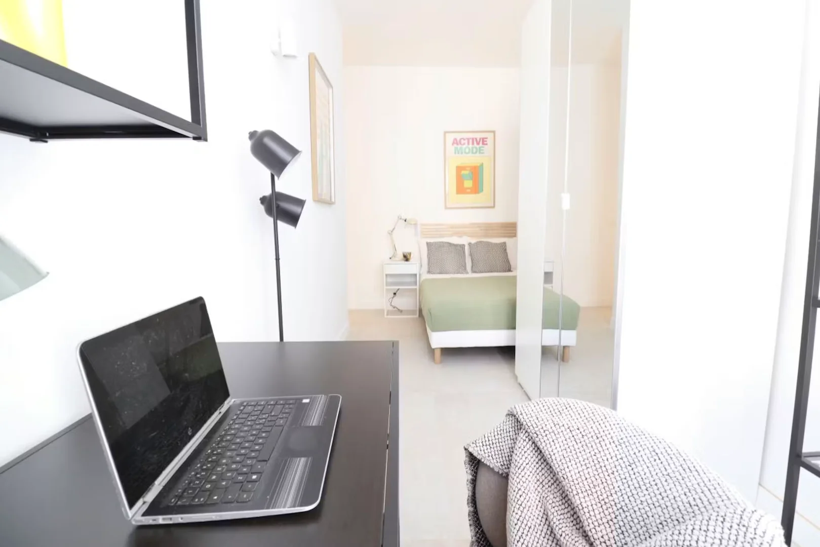Quarto de estudante económico perto do campus em 