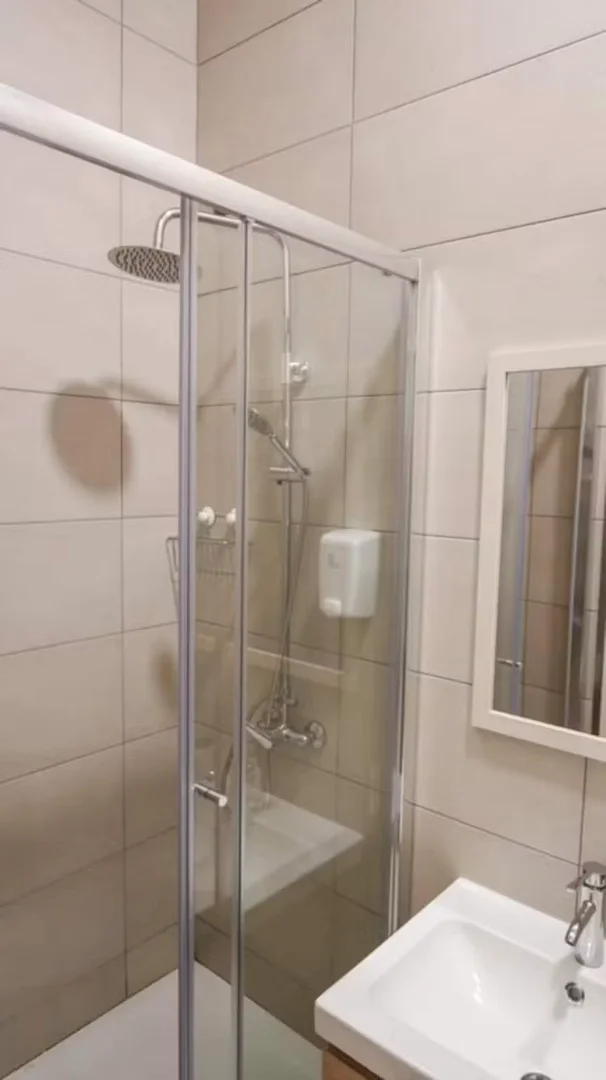  bölgesinde uygun konuma sahip ekonomik öğrenci odası