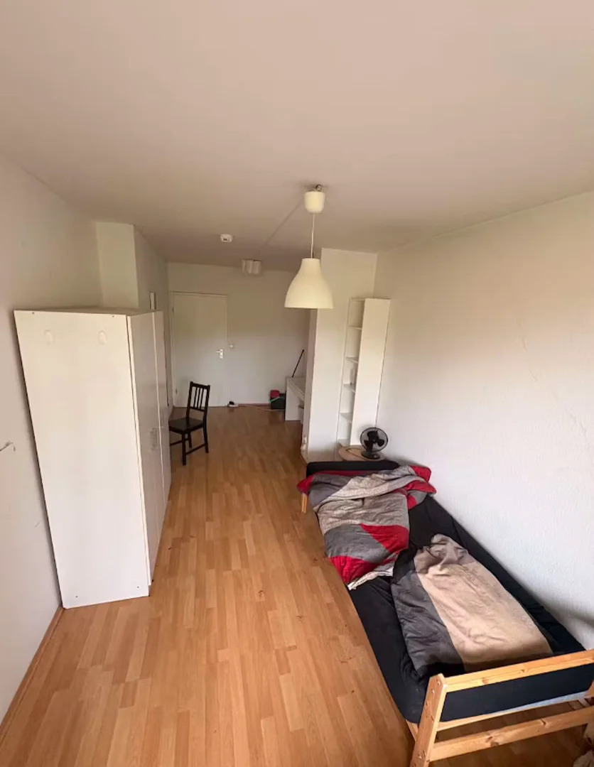 Helles und luftiges Studentenzimmer mit einfachem Zugang zur Universität in