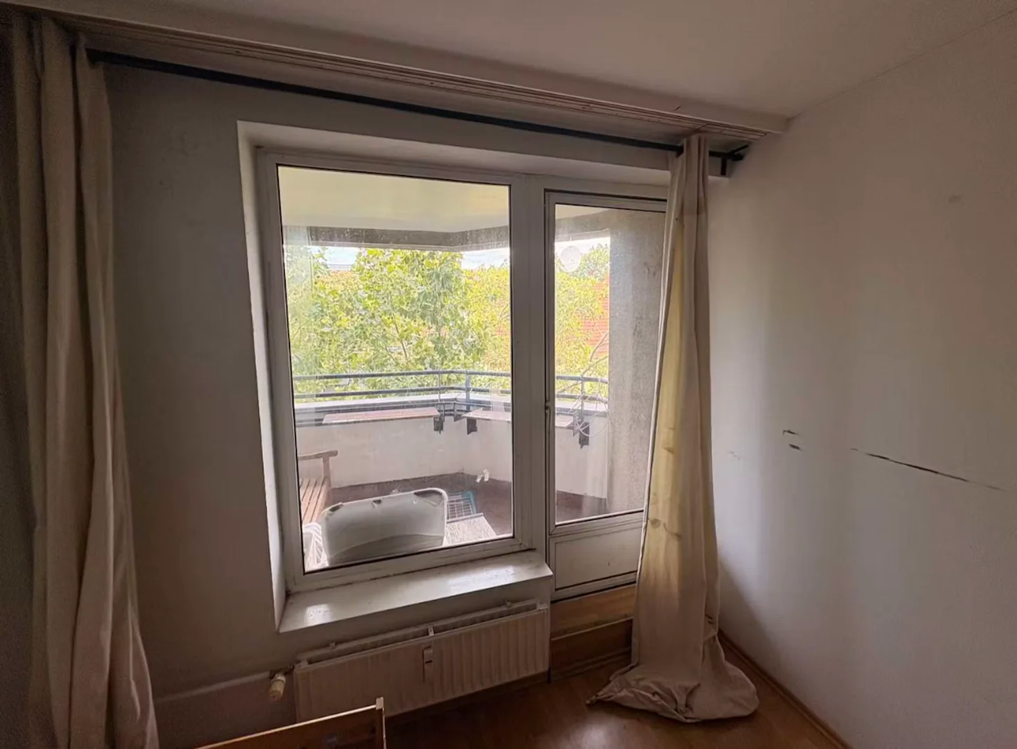Bezahlbares Zimmer für Studenten mit ausreichender Beleuchtung in