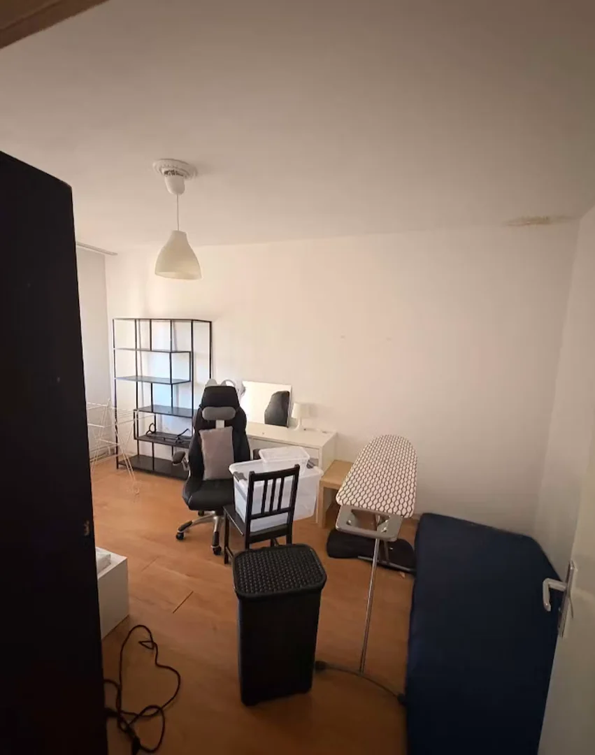 Studentenfreundliches Zimmer in mit modernen Annehmlichkeiten
