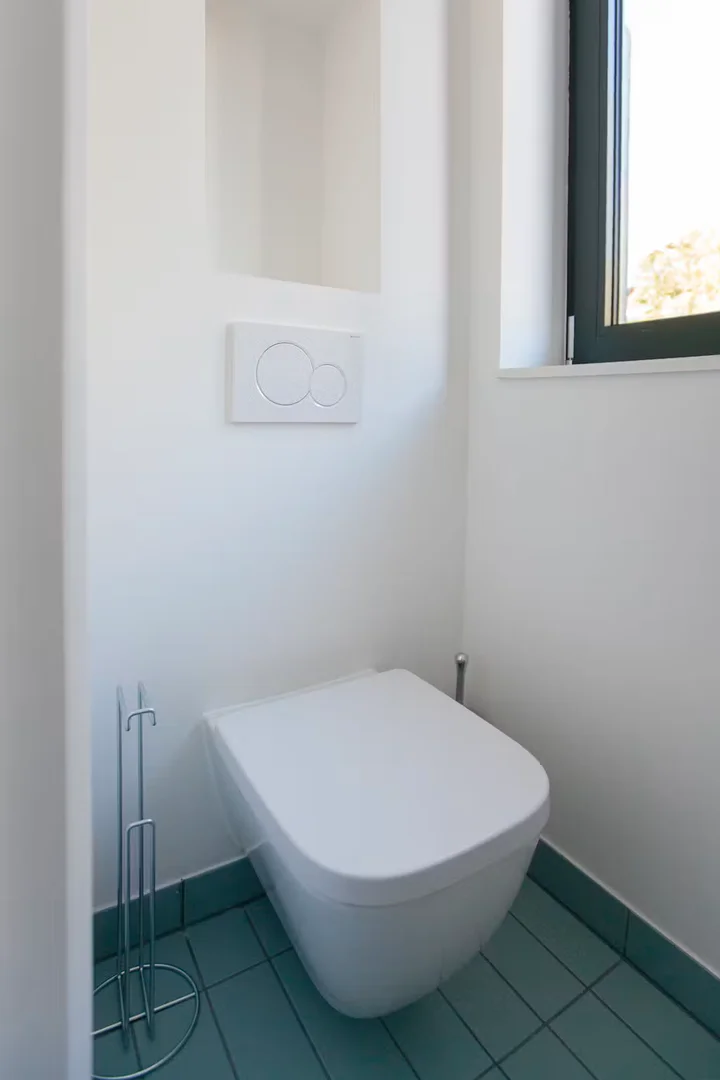 Quarto de estudante em  com área de estudo e instalações partilhadas