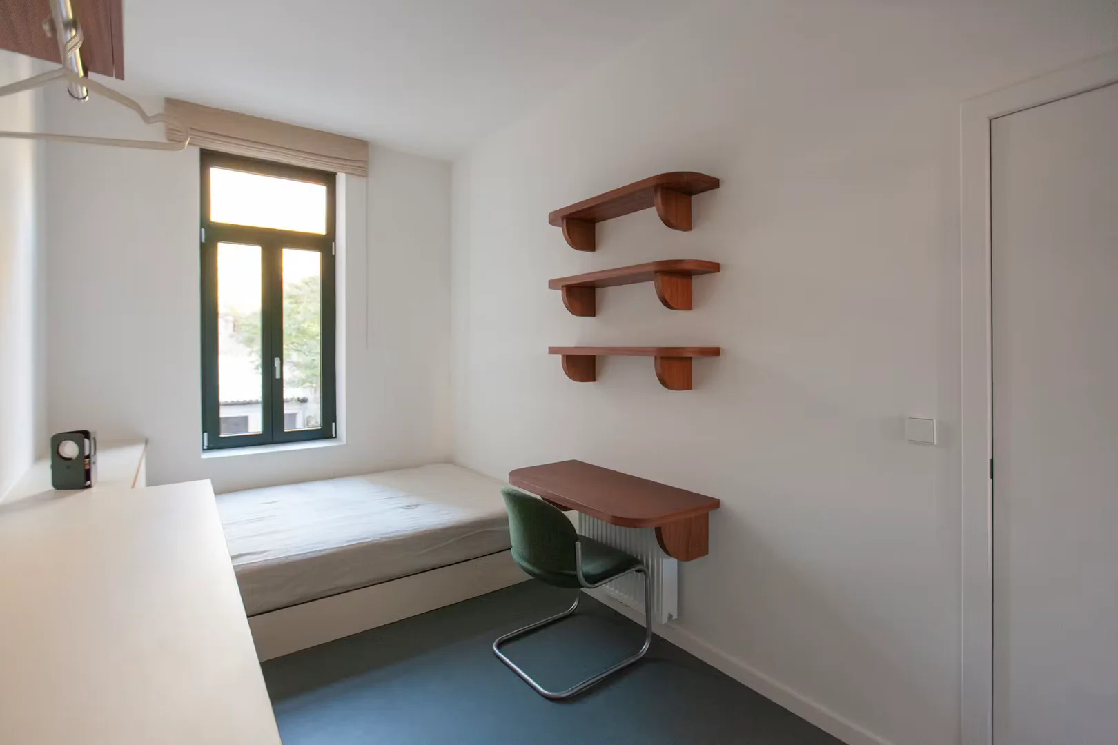 Quarto de estudante económico perto do campus em 