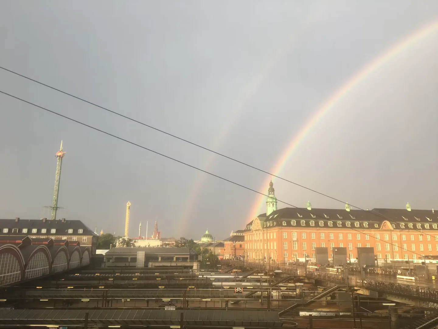 Stanza economica per studenti con ampia illuminazione in 