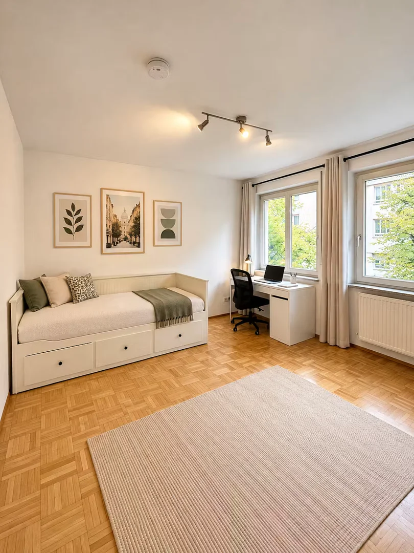 Budget-friendly student room close to campus in 
