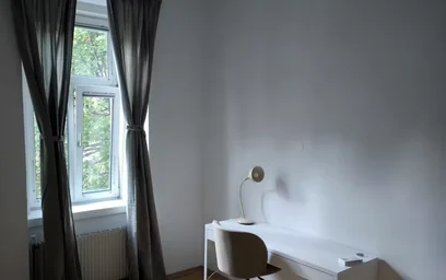 Bright private room in {area}
