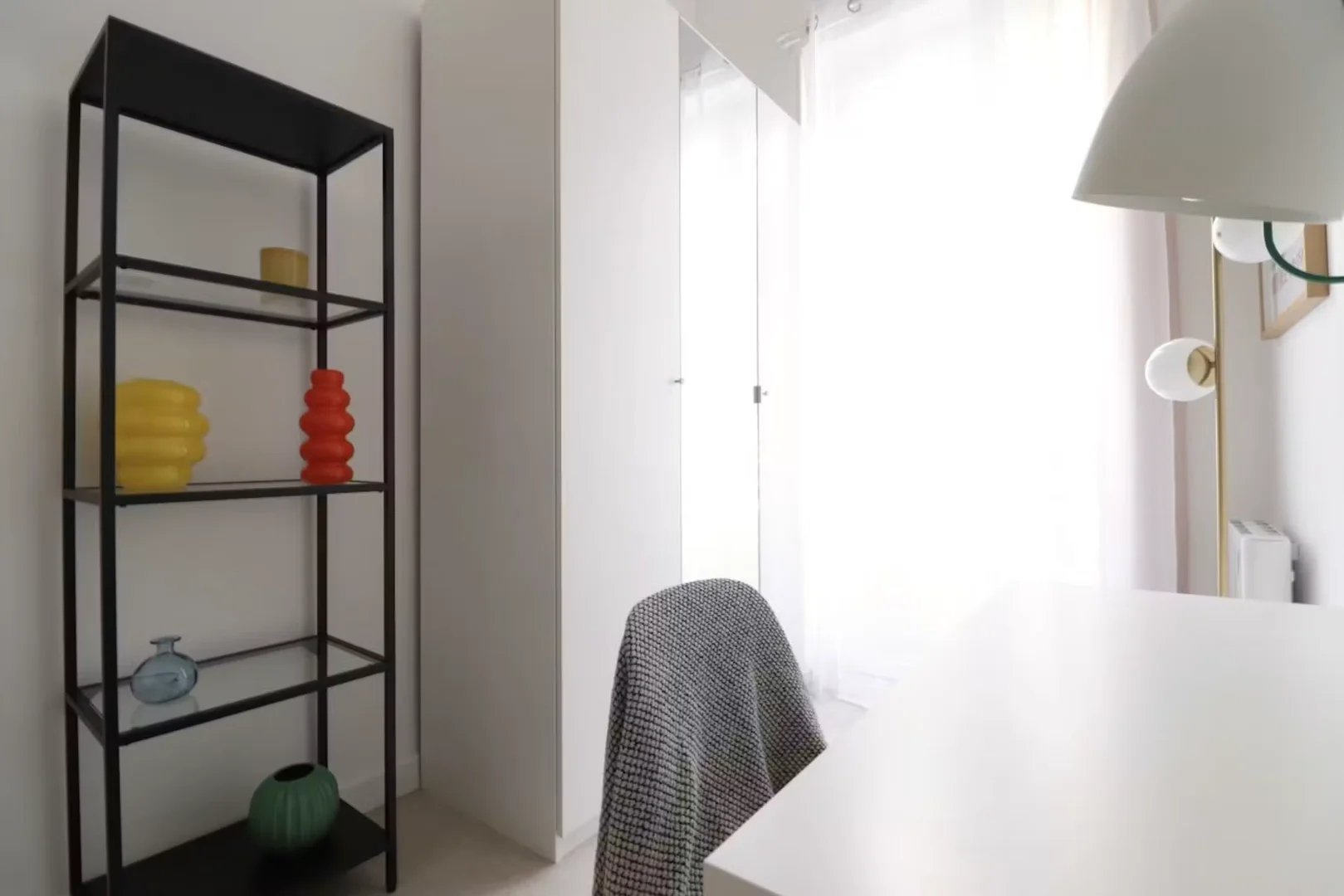 Habitación estudiantil amplia y cómoda en 