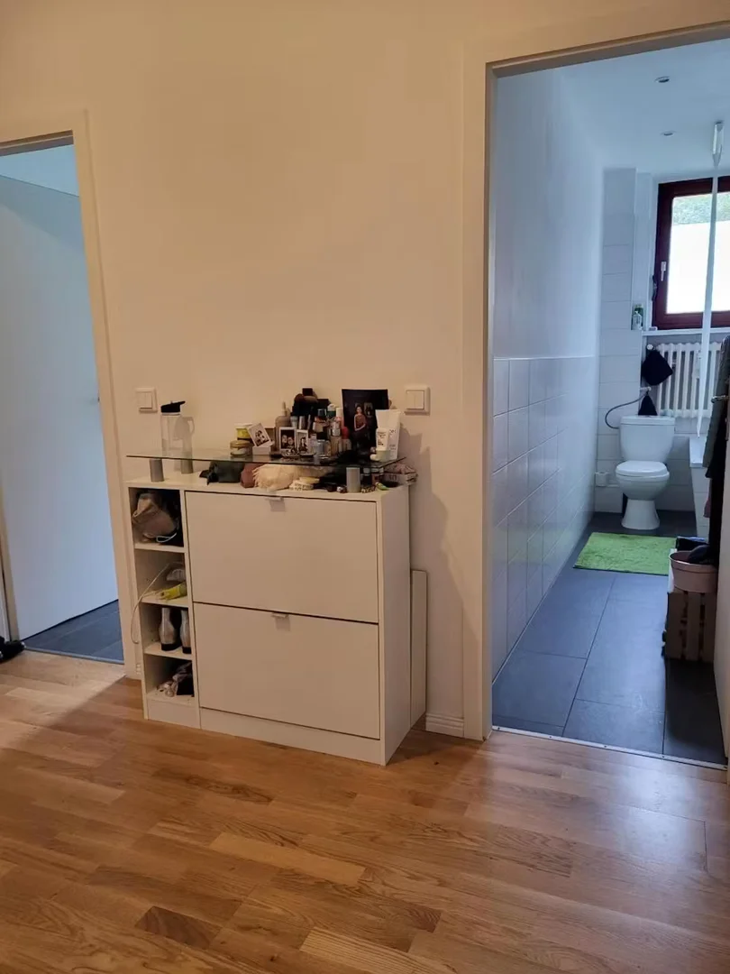 Confortevole e spaziosa stanza per studenti in