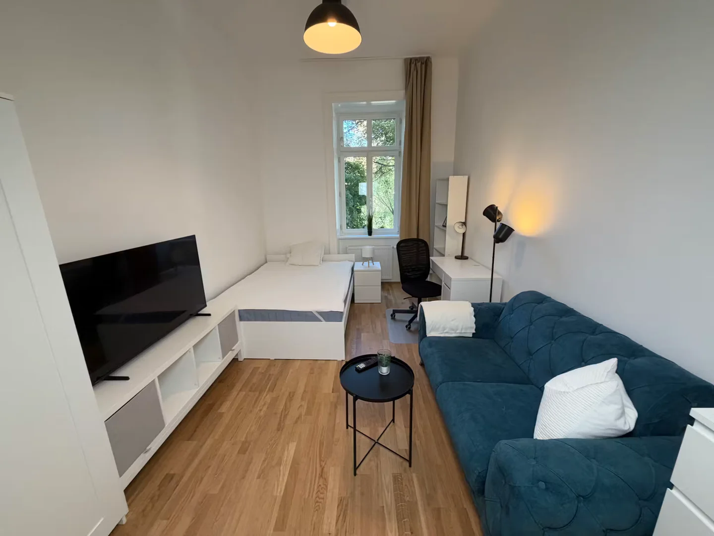 Chambre d'étudiant fonctionnelle parfaite pour étudier dans