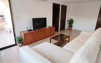 Private room at Carrer Clara Campoamor, Camí dels Magros, image 4 of 10