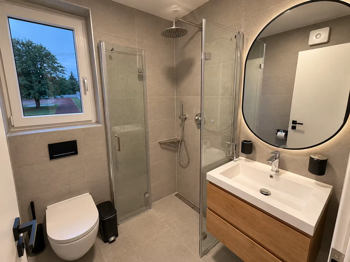 Economical student room with convenient location in