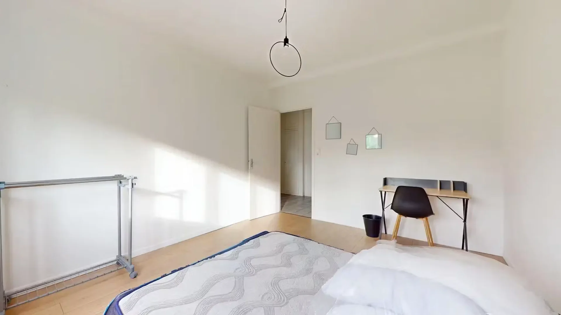 Quarto para alugar em apartamento de estudantes em , totalmente mobilado