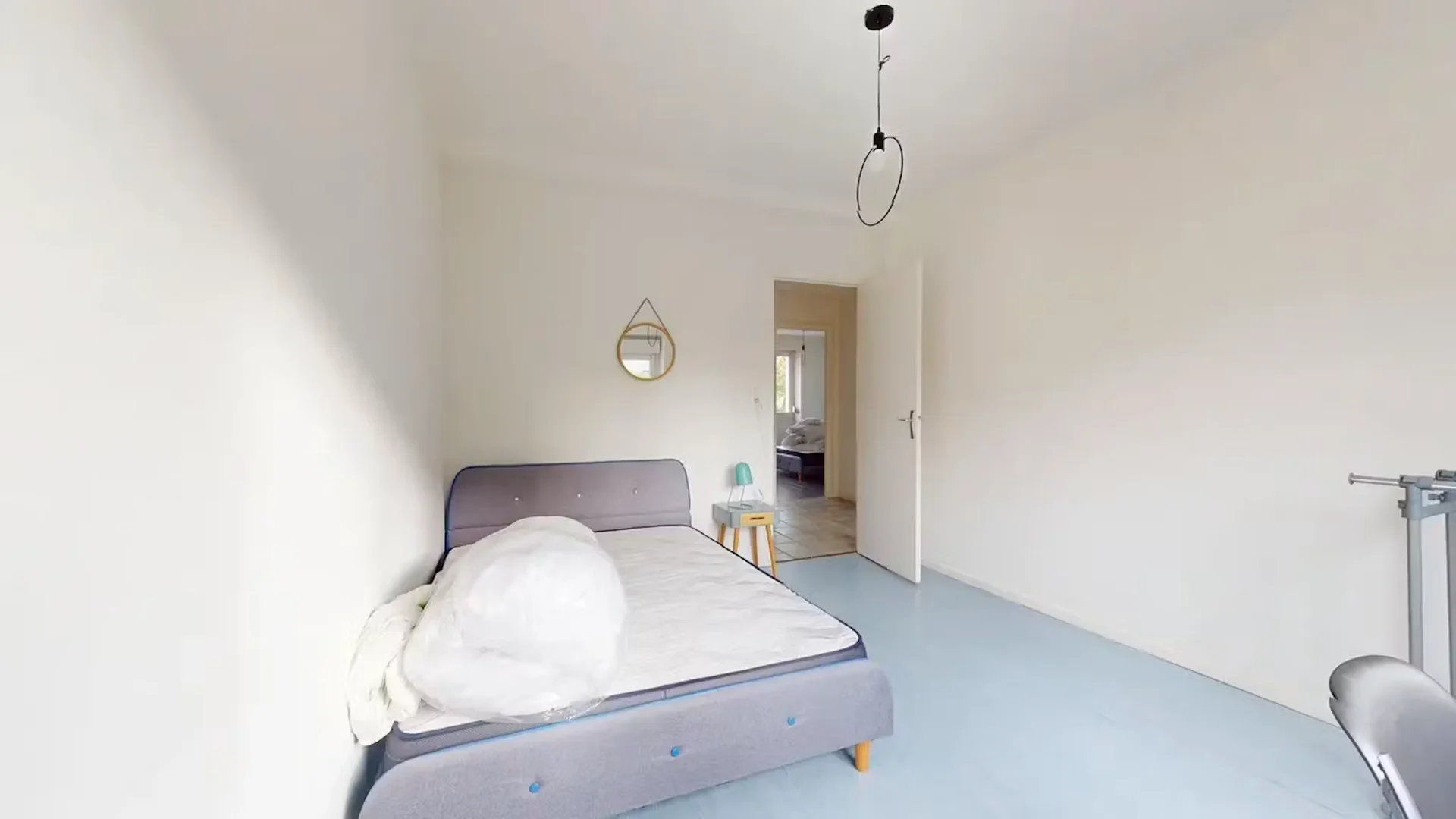 Chambre conviviale pour les étudiants dans  avec des équipements modernes
