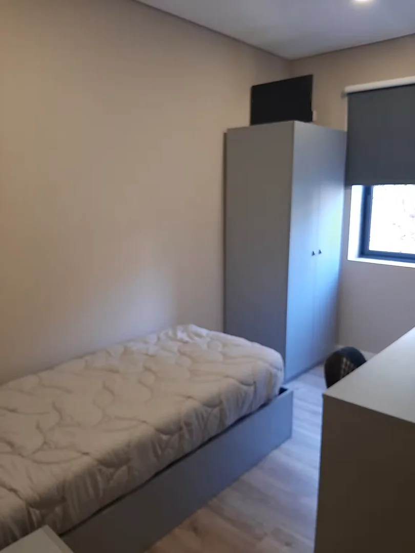 'da ders çalışmak için mükemmel olan fonksiyonel öğrenci odası