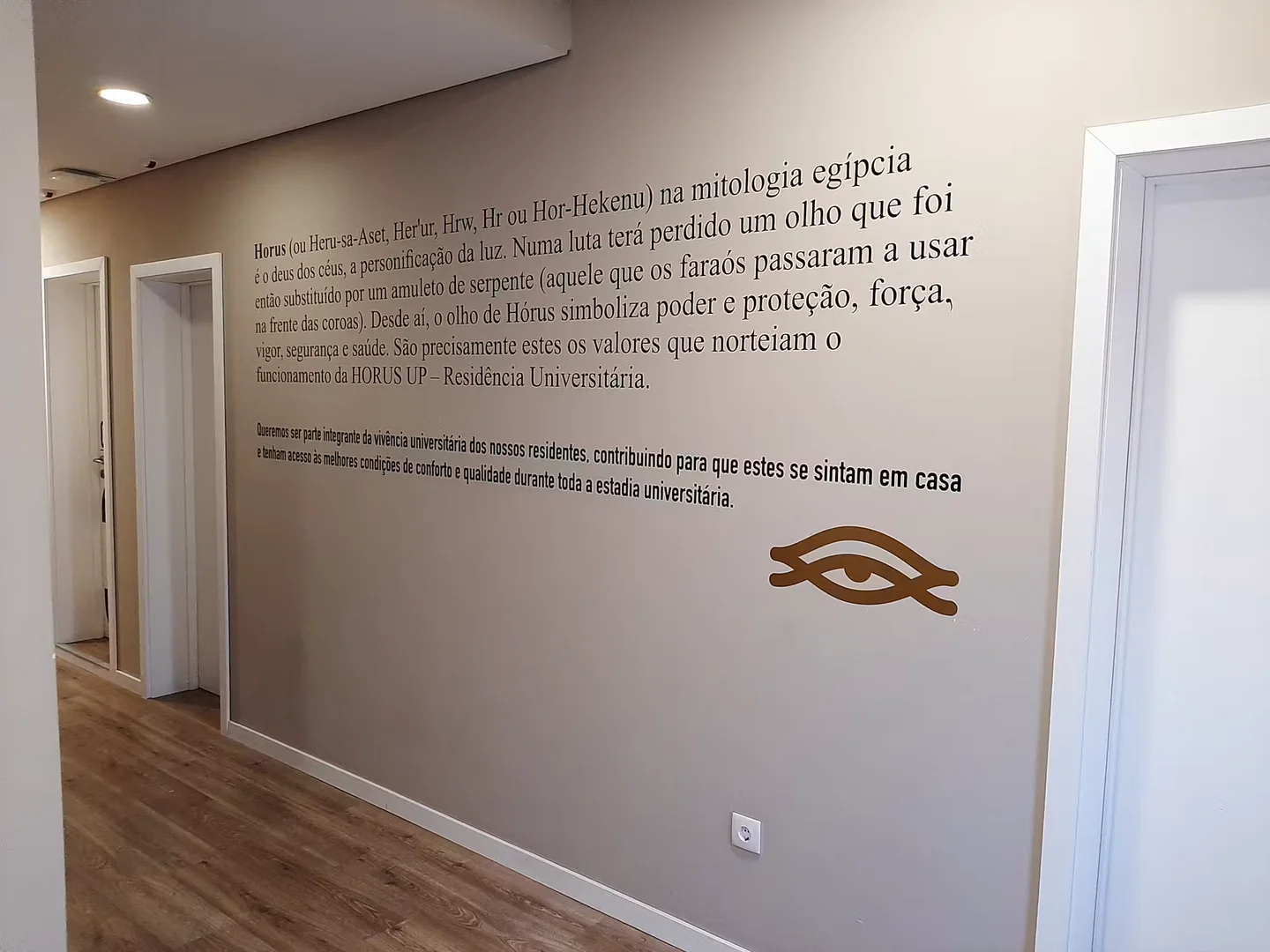 'de modern olanaklara sahip öğrenci dostu oda