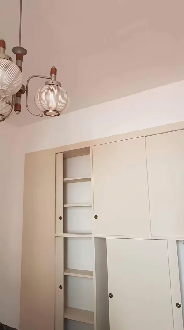 'de öğrenci dairesinde, tamamen mobilyalı kiralık oda